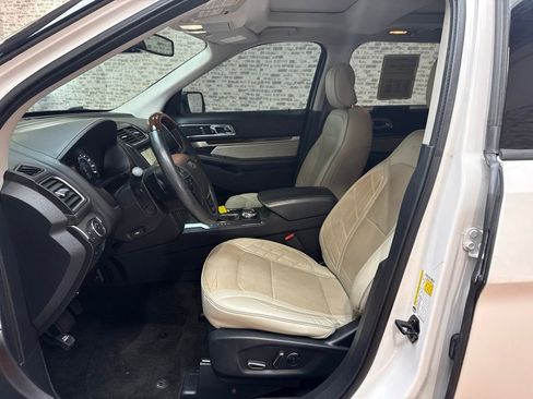 Used 2018 Ford Explorer Platinum AWD/4WD image 26