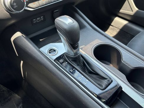 Used 2025 Nissan Altima 2.5 SV FWD image 37