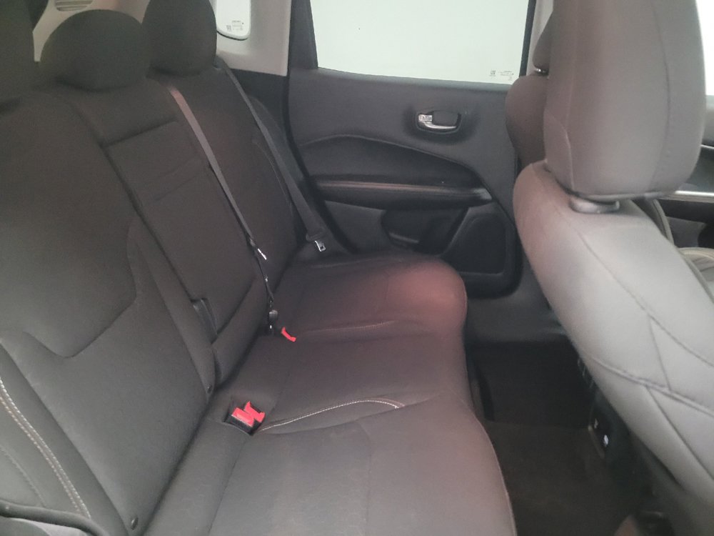 Used 2018 Jeep Compass Sport w/ Tech Group FWD image 19