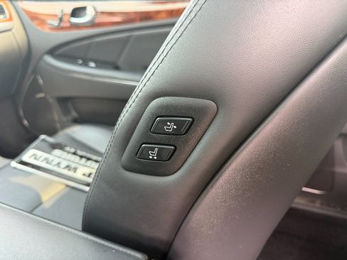 Used 2014 Hyundai Equus Signature RWD image 16
