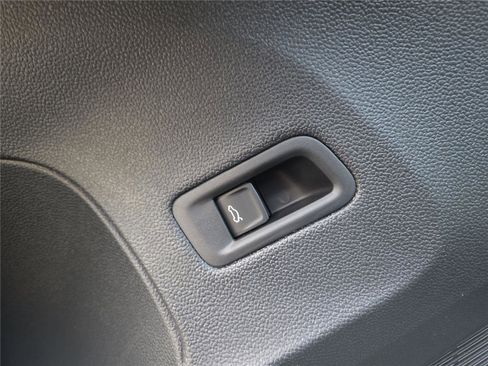 New 2026 Volkswagen Atlas SE image 14