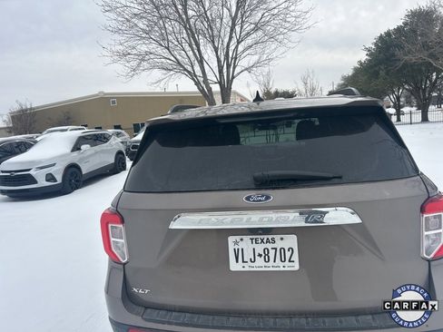 Used 2021 Ford Explorer XLT w/ Equipment Group 202A image 6