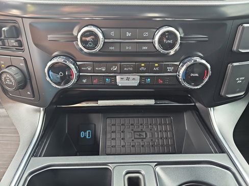 Used 2024 Ford F150 Platinum w/ FX4 Off-Road Package AWD/4WD image 26