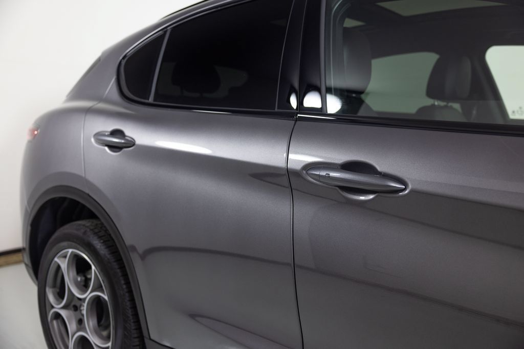 New 2026 Alfa Romeo Stelvio Sprint AWD/4WD image 17