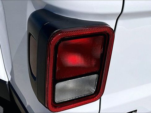 New 2026 Jeep Gladiator Sport image 36