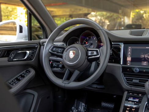 Certified 2026 Porsche Macan AWD/4WD image 41