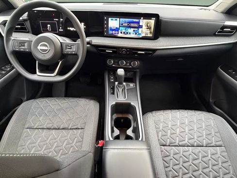 Certified 2025 Nissan Kicks SV image 37