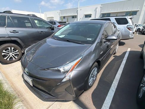 Used 2016 Toyota Prius Two FWD image 1