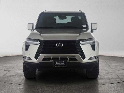Used 2026 Lexus GX 550 w/ Cold Area Package AWD/4WD image 8