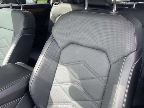 Certified 2024 Volkswagen Atlas SE FWD image 21