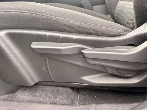 Used 2025 Chevrolet Equinox LT w/ Safety and Technology Package FWD image 11