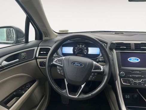 Used 2020 Ford Fusion SEL image 12