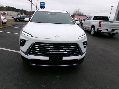 Used 2025 Buick Enclave Preferred image 8