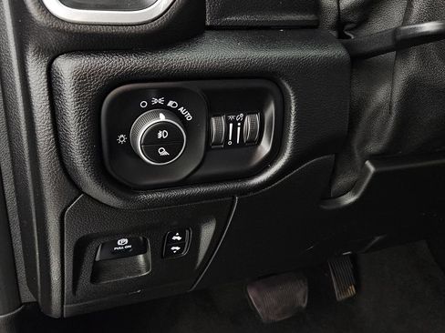 Used 2019 RAM 1500 Laramie RWD image 25