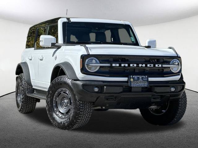 Used 2025 Ford Bronco Outer Banks w/ Sasquatch Package AWD/4WD image 2