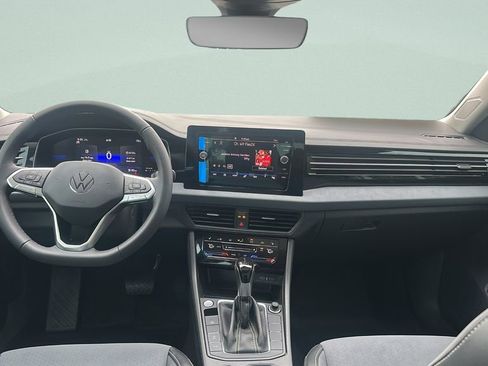 New 2026 Volkswagen Jetta SE FWD image 13