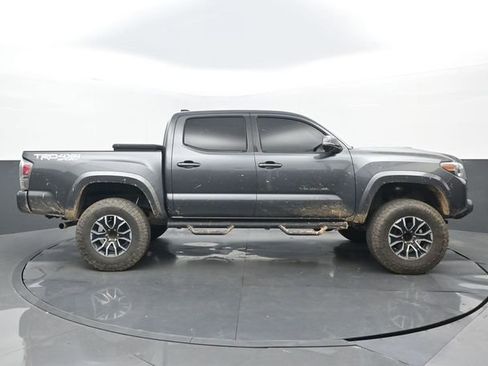 Used 2020 Toyota Tacoma TRD Sport AWD/4WD image 2