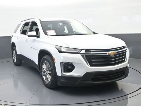 Used 2023 Chevrolet Traverse LT image 9