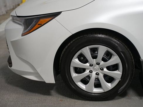 Certified 2025 Toyota Corolla LE image 5