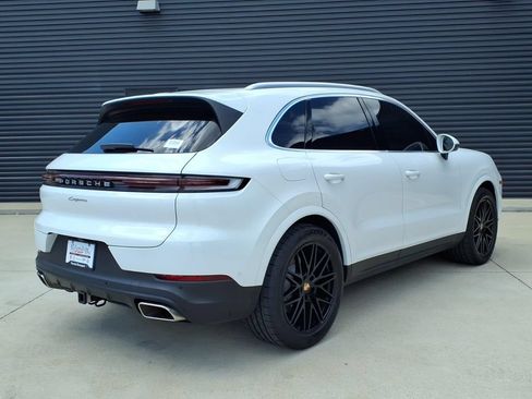 Used 2024 Porsche Cayenne AWD/4WD image 6