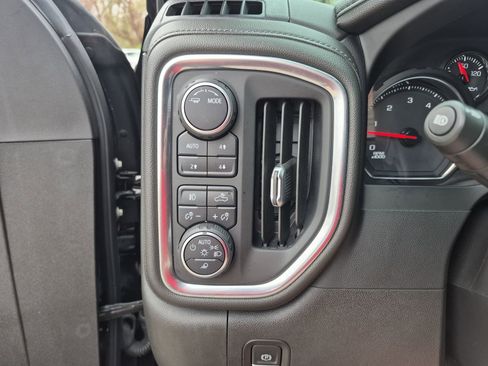 Used 2022 Chevrolet Silverado 2500 LTZ w/ LTZ Plus Package image 18