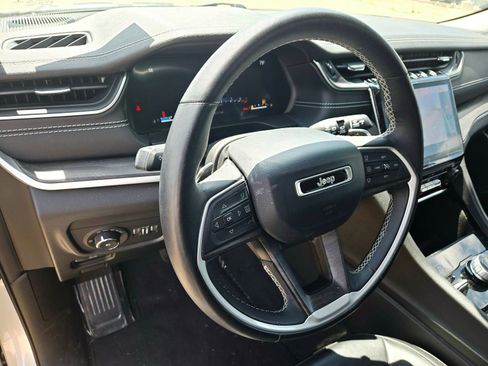 Used 2022 Jeep Grand Cherokee L Limited AWD/4WD image 9