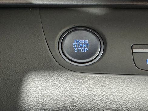Used 2025 Hyundai Elantra Limited FWD image 36