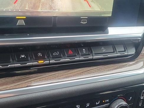 Used 2022 Chevrolet Silverado 1500 LT w/ Z71 Off-Road Package image 28