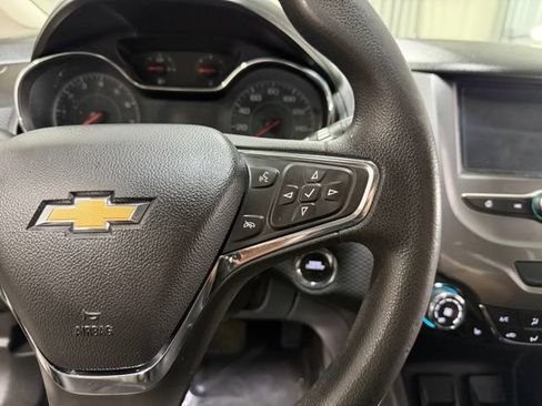 Used 2018 Chevrolet Cruze LT w/ Convenience Package FWD image 15