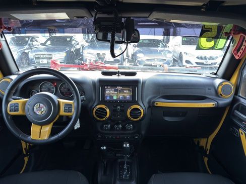 Used 2015 Jeep Wrangler Unlimited Rubicon image 26