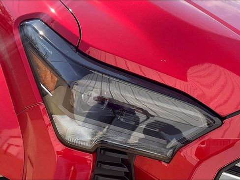 Used 2025 Toyota Tacoma Limited image 33