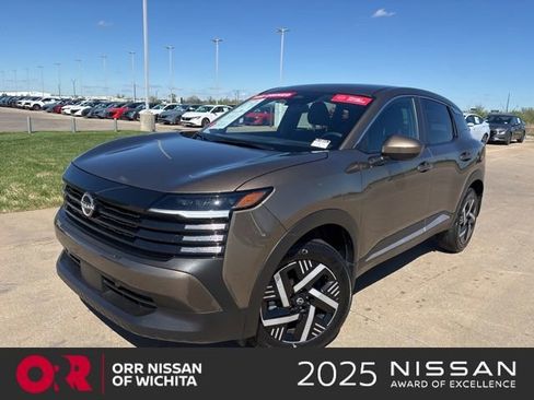 Certified 2025 Nissan Kicks SV image 1