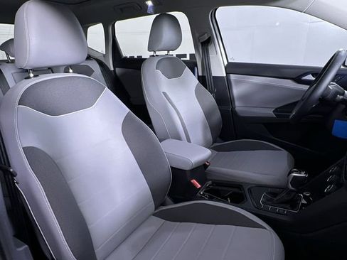 Used 2024 Volkswagen Taos SE image 25