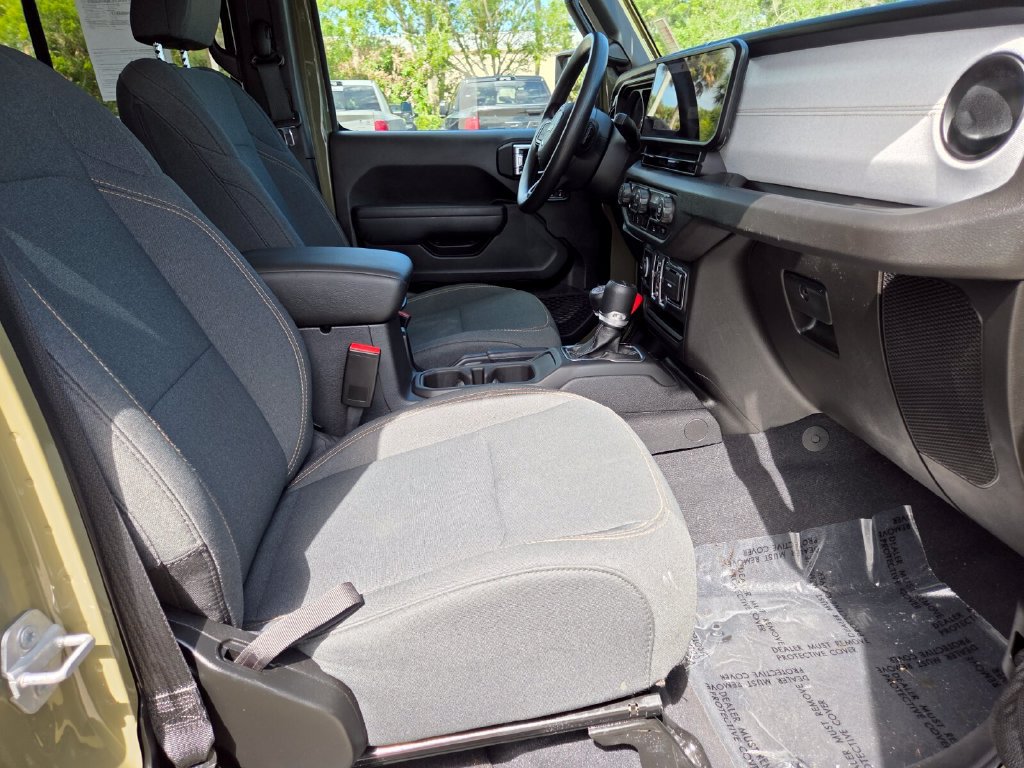 Used 2025 Jeep Gladiator Sport AWD/4WD image 15