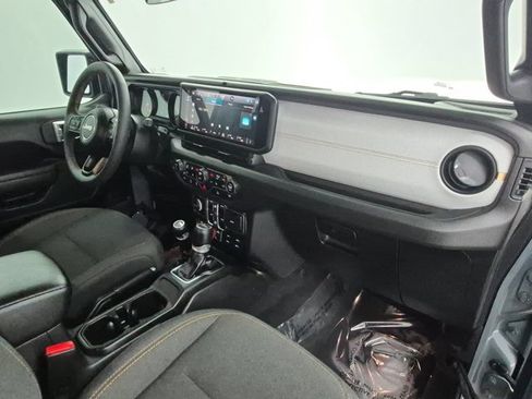 Used 2024 Jeep Gladiator Sport AWD/4WD image 23