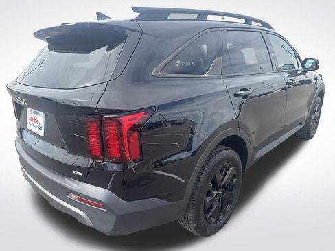 Used 2023 Kia Sorento S image 6