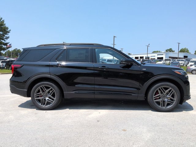 New 2026 Ford Explorer ST-Line w/ ST-Line Street Pack RWD image 3