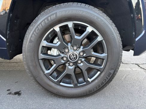 Used 2022 Toyota Tundra Platinum AWD/4WD image 29
