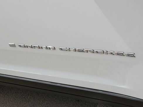 New 2026 Jeep Grand Cherokee L Limited RWD image 9