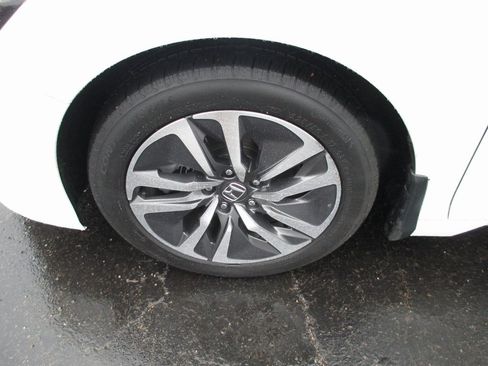 Used 2019 Honda Accord Touring image 12