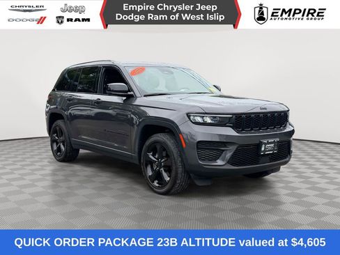 Used 2023 Jeep Grand Cherokee Altitude AWD/4WD image 1