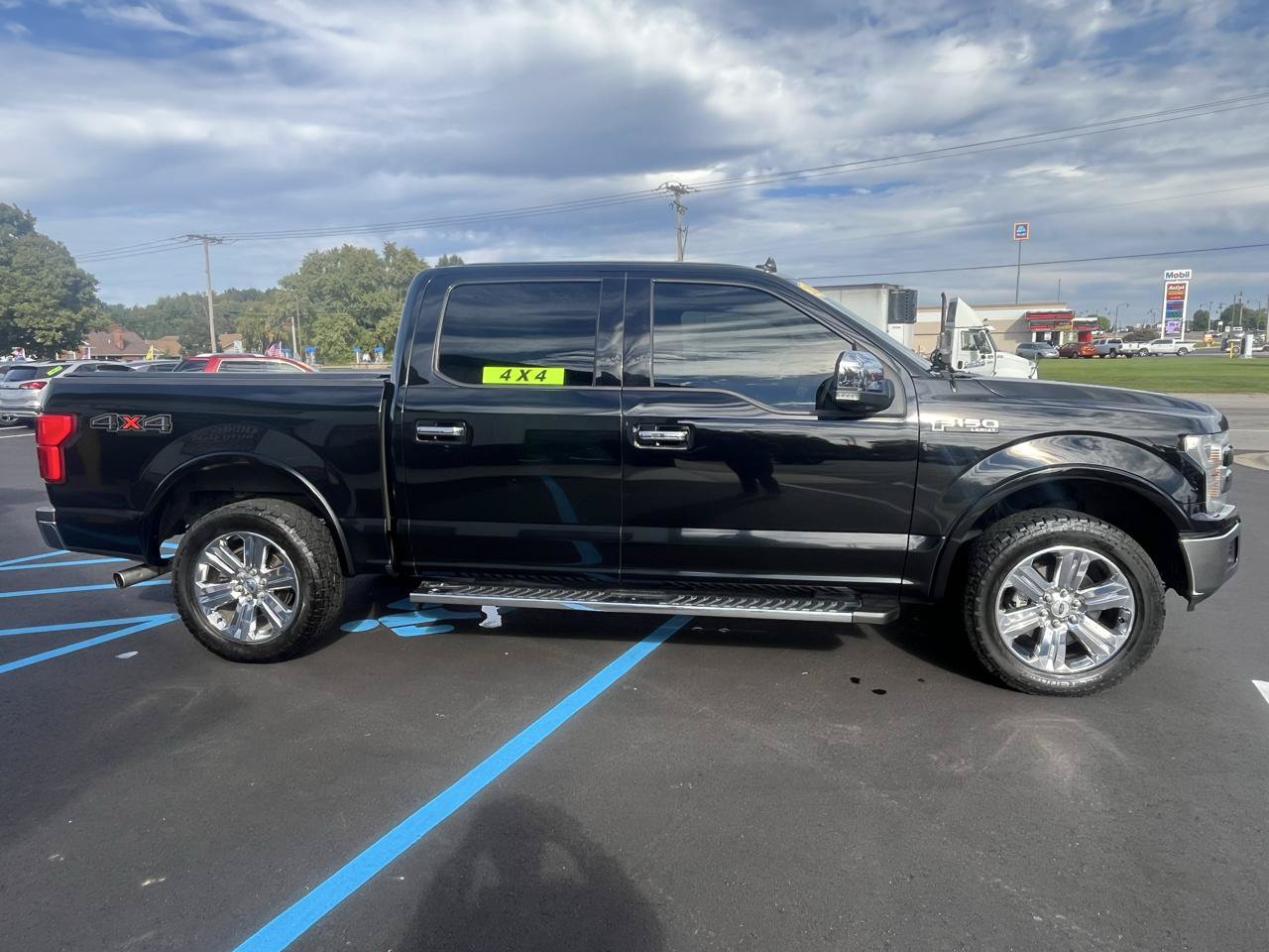 Used 2018 Ford F150 Lariat w/ Equipment Group 502A Luxury AWD/4WD image 4