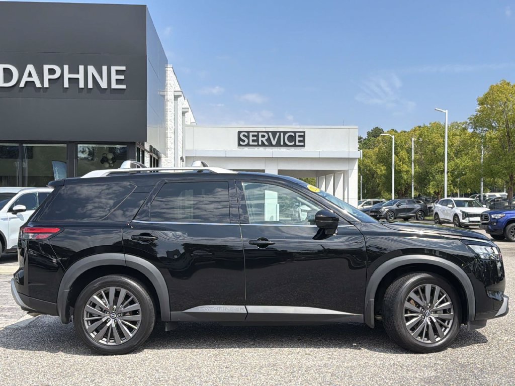 Used 2024 Nissan Pathfinder SL w/ SL Premium Package FWD image 31