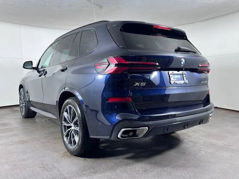 Used 2025 BMW X5 xDrive40i w/ M Sport Package AWD/4WD image 3