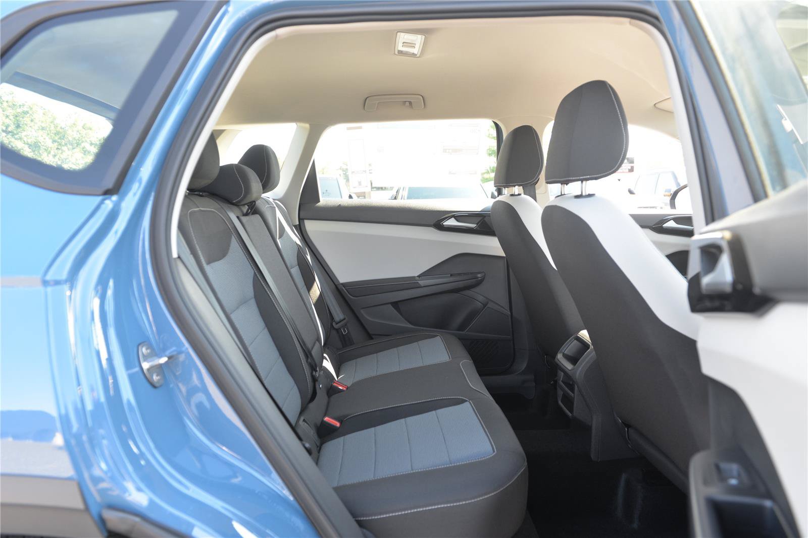New 2027 Volkswagen Jetta SE FWD image 16