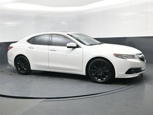 Used 2015 Acura TLX image 2
