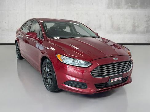 Used 2016 Ford Fusion SE image 3