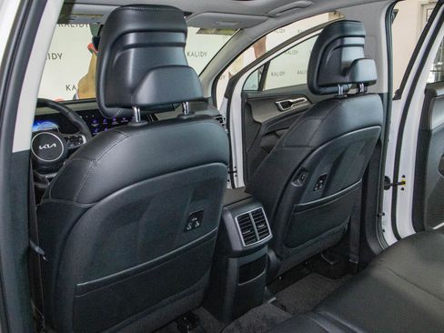 New 2025 Kia Sportage SX FWD image 10