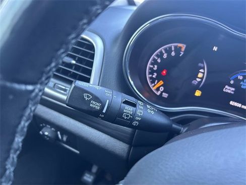 Used 2022 Jeep Grand Cherokee Laredo X image 28
