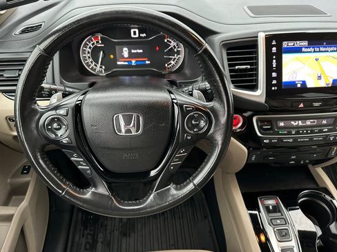 Used 2017 Honda Pilot Touring image 15